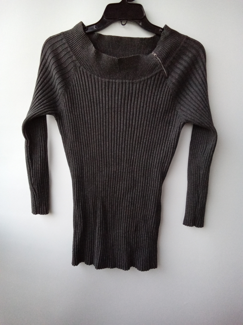 United States Sweaters Charcoal Gray Ribbed Wide Neck Zipper Accent Sweater L